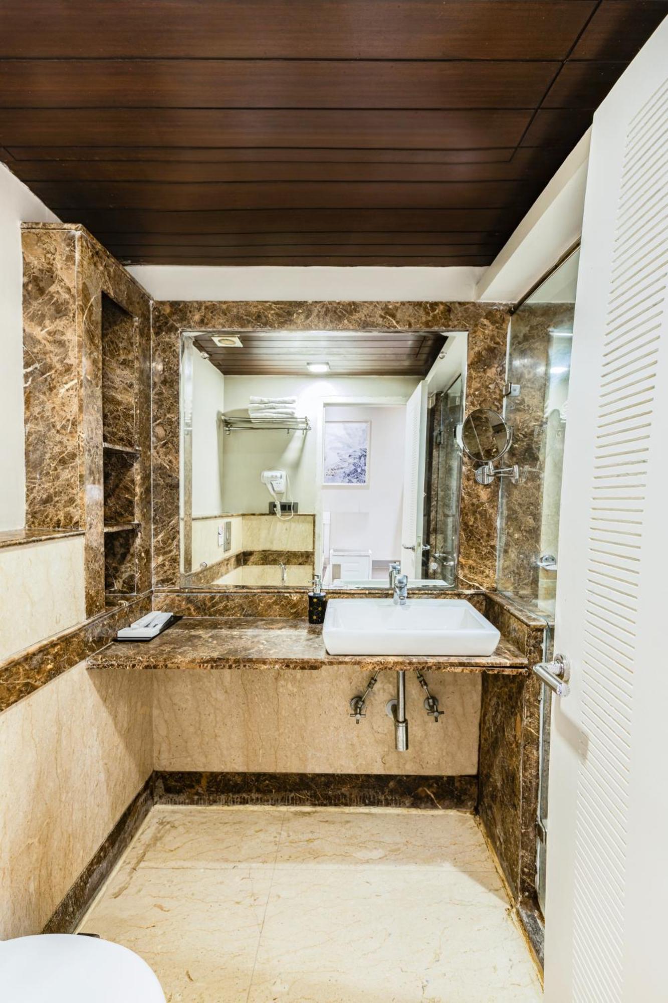 Skon Boutique By Orion Hotels Нью-Дели Экстерьер фото